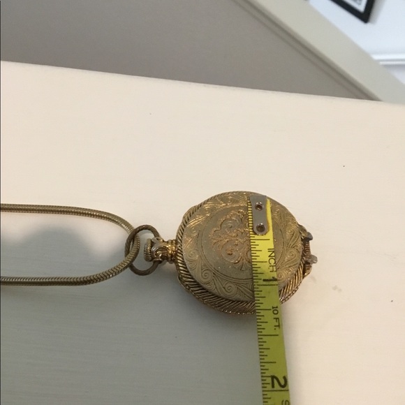 Vintage gold color locket - Picture 6 of 6